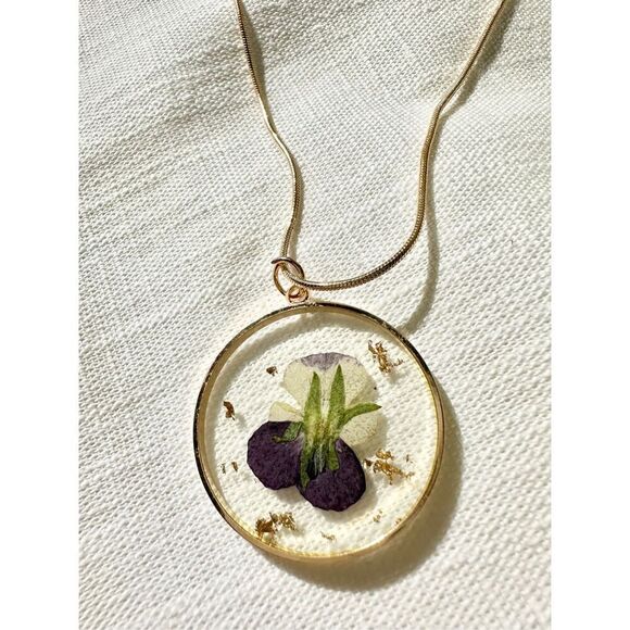 Pansy pressed flower pendant necklace - Picture 3 of 3